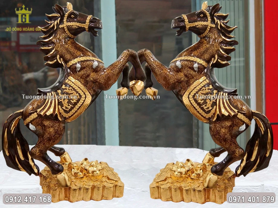 Đôi Ngựa Hí Tuấn Mã Khải Hoàn Bằng Đồng Thau Dát Điểm Vàng 9999